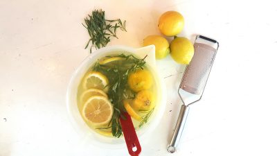 Verfrissende ijsthee met citroen en kruiden